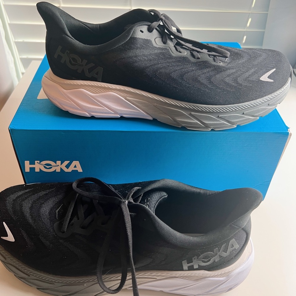 NEW WITH TAGS Hoka One One Men's Arahi Black White Men’s Size 10.5